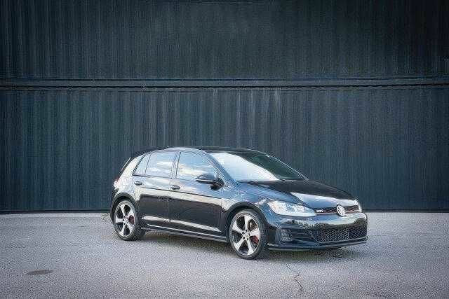 Черный Фольксваген Гольф, объемом двигателя 2 л и пробегом 88 тыс. км за 4100 $, фото 1 на Automoto.ua