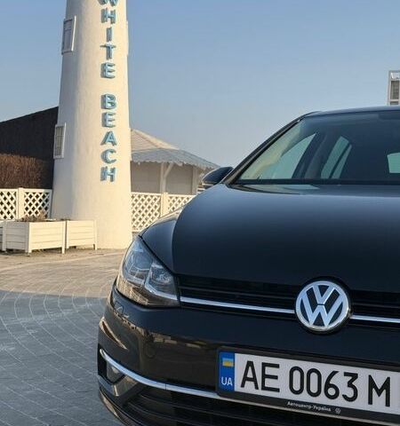Черный Фольксваген Гольф, объемом двигателя 1.4 л и пробегом 85 тыс. км за 18888 $, фото 1 на Automoto.ua
