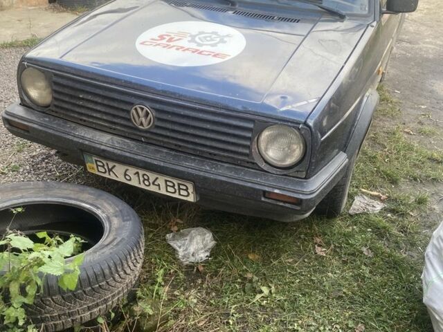 Черный Фольксваген Гольф, объемом двигателя 1.6 л и пробегом 300 тыс. км за 700 $, фото 1 на Automoto.ua