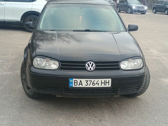 Черный Фольксваген Гольф, объемом двигателя 1.4 л и пробегом 350 тыс. км за 3500 $, фото 1 на Automoto.ua