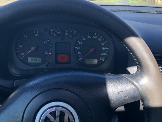 Черный Фольксваген Гольф, объемом двигателя 1.9 л и пробегом 367 тыс. км за 3100 $, фото 1 на Automoto.ua