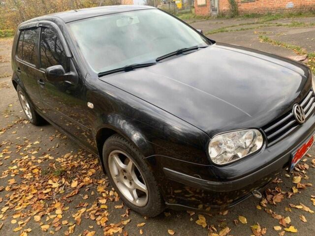 Черный Фольксваген Гольф, объемом двигателя 1.6 л и пробегом 298 тыс. км за 4500 $, фото 1 на Automoto.ua