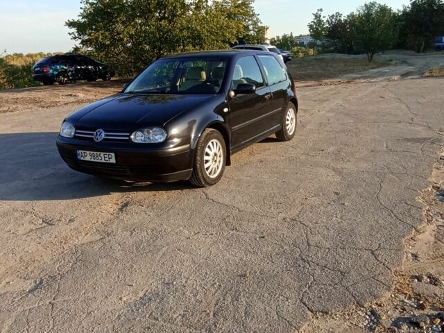 Черный Фольксваген Гольф, объемом двигателя 1.4 л и пробегом 280 тыс. км за 4400 $, фото 1 на Automoto.ua