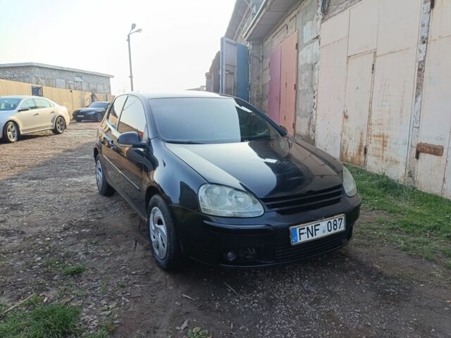 Черный Фольксваген Гольф, объемом двигателя 1.9 л и пробегом 350 тыс. км за 2200 $, фото 1 на Automoto.ua