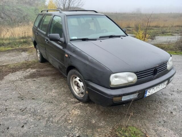 Черный Фольксваген Гольф, объемом двигателя 1.9 л и пробегом 300 тыс. км за 650 $, фото 1 на Automoto.ua