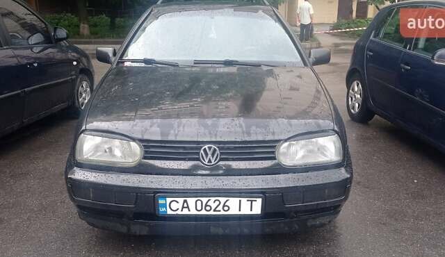 Черный Фольксваген Гольф, объемом двигателя 1.78 л и пробегом 290 тыс. км за 2900 $, фото 1 на Automoto.ua