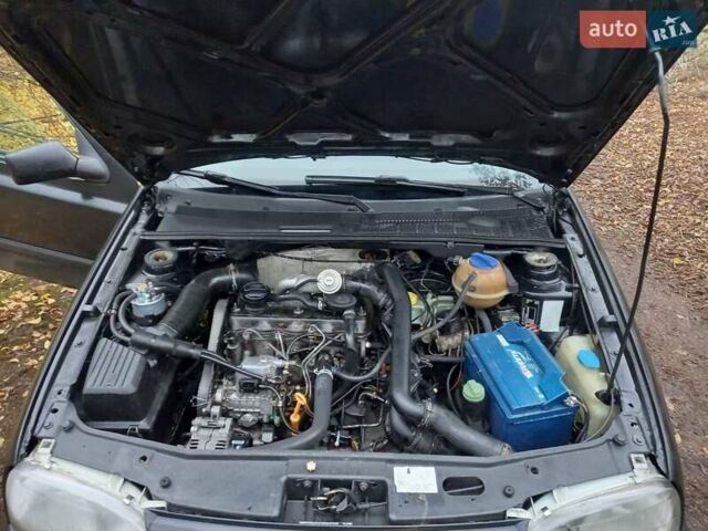 Чорний Фольксваген Гольф, об'ємом двигуна 1.9 л та пробігом 300 тис. км за 750 $, фото 1 на Automoto.ua