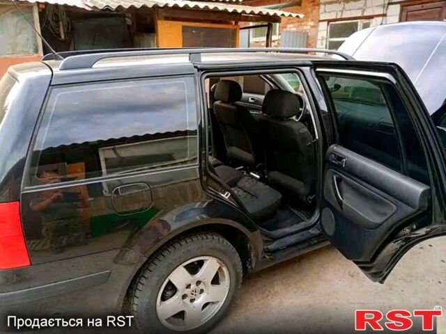 Черный Фольксваген Гольф, объемом двигателя 1.4 л и пробегом 270 тыс. км за 3750 $, фото 1 на Automoto.ua