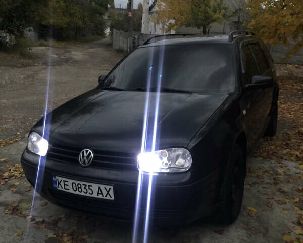 Черный Фольксваген Гольф, объемом двигателя 1.6 л и пробегом 311 тыс. км за 5000 $, фото 1 на Automoto.ua