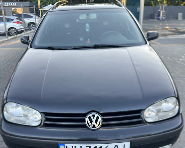 Черный Фольксваген Гольф, объемом двигателя 1.9 л и пробегом 500 тыс. км за 3800 $, фото 1 на Automoto.ua