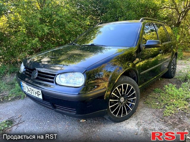 Черный Фольксваген Гольф, объемом двигателя 1.6 л и пробегом 295 тыс. км за 4600 $, фото 1 на Automoto.ua