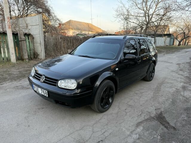 Черный Фольксваген Гольф, объемом двигателя 1.9 л и пробегом 300 тыс. км за 2500 $, фото 1 на Automoto.ua
