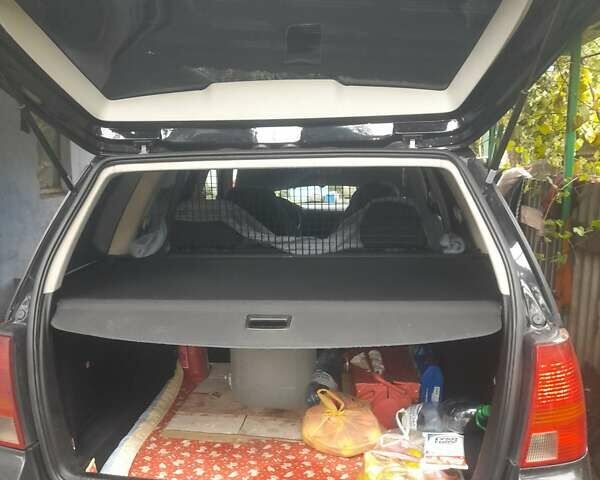 Черный Фольксваген Гольф, объемом двигателя 1.9 л и пробегом 258 тыс. км за 3900 $, фото 1 на Automoto.ua