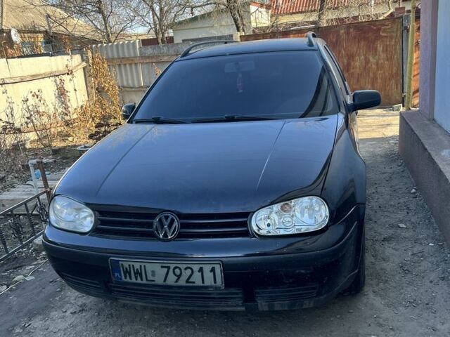 Черный Фольксваген Гольф, объемом двигателя 1.9 л и пробегом 300 тыс. км за 3000 $, фото 1 на Automoto.ua