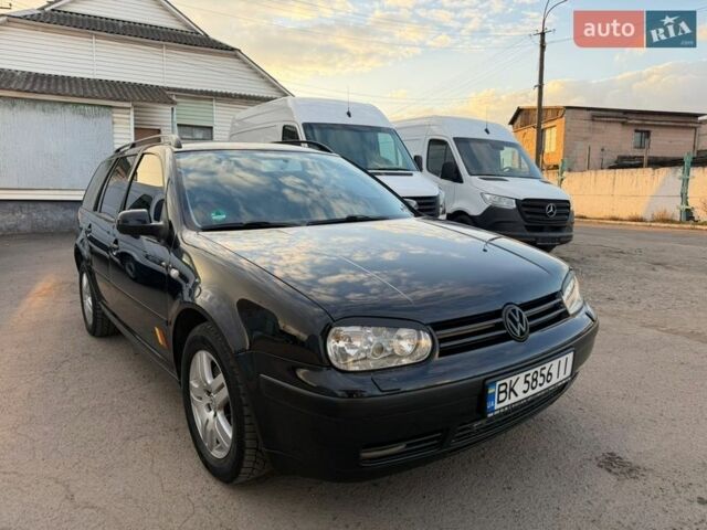Черный Фольксваген Гольф, объемом двигателя 1.6 л и пробегом 251 тыс. км за 3850 $, фото 1 на Automoto.ua