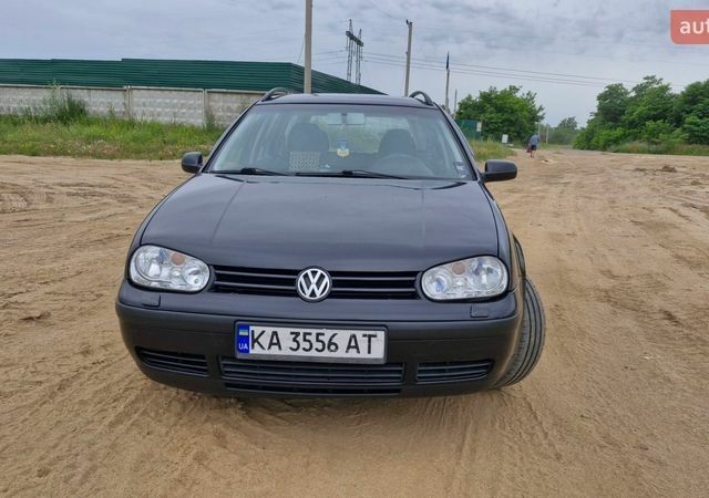 Черный Фольксваген Гольф, объемом двигателя 1.9 л и пробегом 450 тыс. км за 4700 $, фото 1 на Automoto.ua