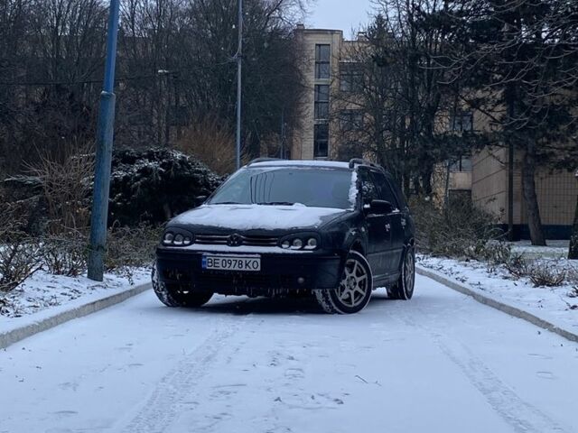 Черный Фольксваген Гольф, объемом двигателя 1.6 л и пробегом 337 тыс. км за 3900 $, фото 1 на Automoto.ua