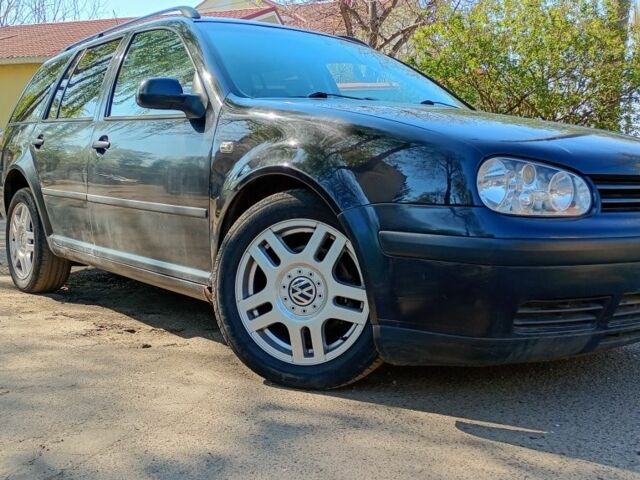 Черный Фольксваген Гольф, объемом двигателя 1.6 л и пробегом 350 тыс. км за 3300 $, фото 1 на Automoto.ua