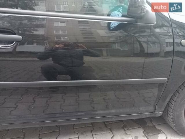 Черный Фольксваген Гольф, объемом двигателя 1.39 л и пробегом 280 тыс. км за 3600 $, фото 1 на Automoto.ua