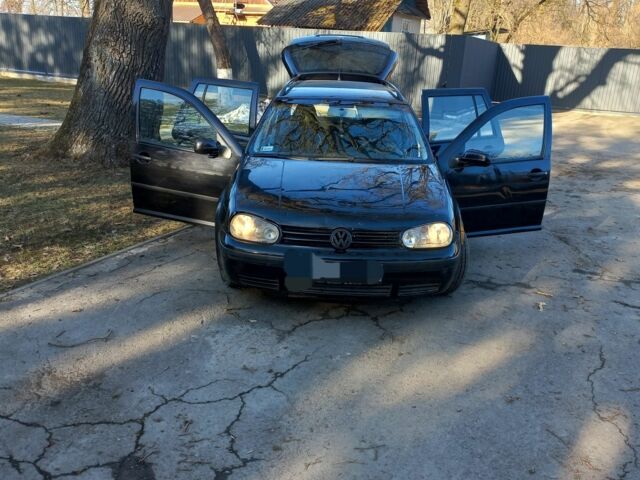 Черный Фольксваген Гольф, объемом двигателя 1.9 л и пробегом 300 тыс. км за 1849 $, фото 1 на Automoto.ua