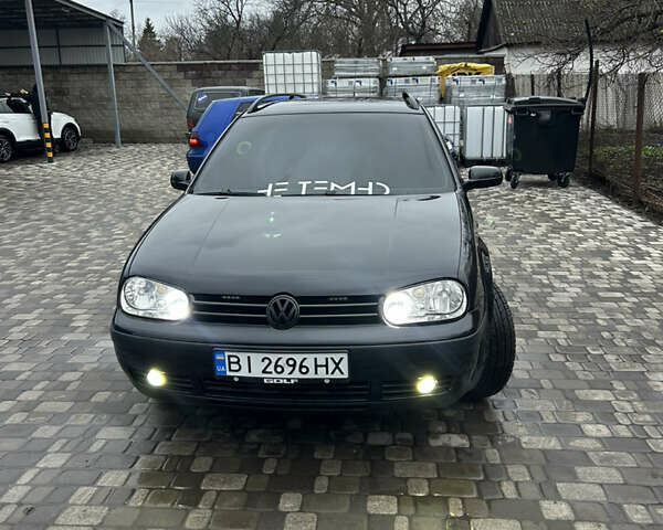 Черный Фольксваген Гольф, объемом двигателя 1.6 л и пробегом 244 тыс. км за 5000 $, фото 1 на Automoto.ua