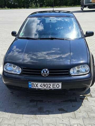 Черный Фольксваген Гольф, объемом двигателя 1.39 л и пробегом 311 тыс. км за 3800 $, фото 1 на Automoto.ua