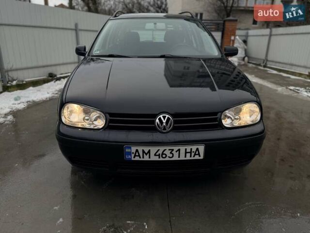 Черный Фольксваген Гольф, объемом двигателя 1.6 л и пробегом 242 тыс. км за 4800 $, фото 1 на Automoto.ua