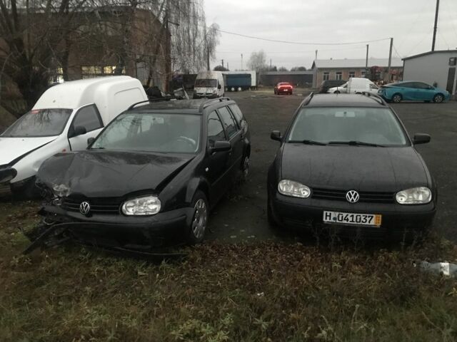 Черный Фольксваген Гольф, объемом двигателя 1.6 л и пробегом 220 тыс. км за 3550 $, фото 1 на Automoto.ua