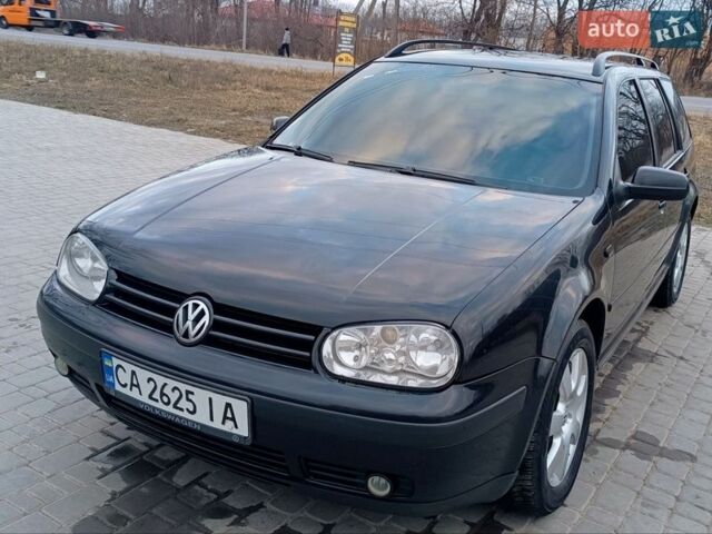 Черный Фольксваген Гольф, объемом двигателя 1.6 л и пробегом 341 тыс. км за 4450 $, фото 1 на Automoto.ua