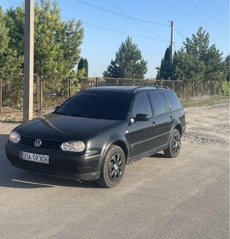 Черный Фольксваген Гольф, объемом двигателя 1.9 л и пробегом 300 тыс. км за 1400 $, фото 1 на Automoto.ua