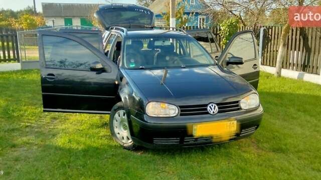Черный Фольксваген Гольф, объемом двигателя 1.6 л и пробегом 210 тыс. км за 4000 $, фото 1 на Automoto.ua
