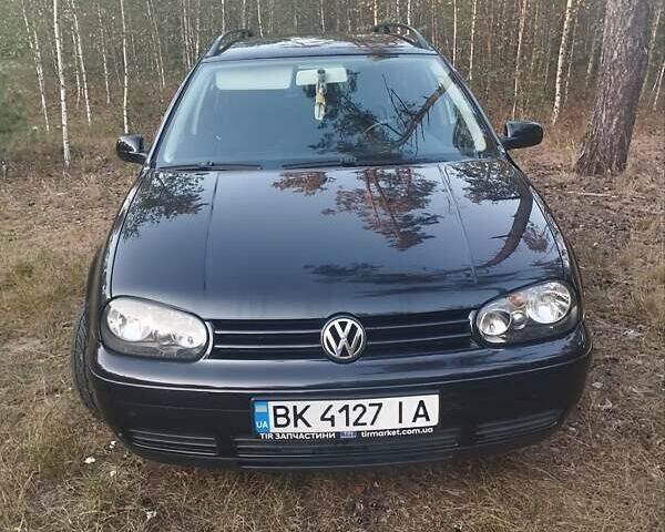 Черный Фольксваген Гольф, объемом двигателя 1.6 л и пробегом 240 тыс. км за 4999 $, фото 1 на Automoto.ua