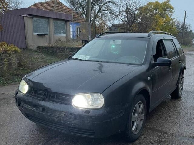 Черный Фольксваген Гольф, объемом двигателя 1.6 л и пробегом 400 тыс. км за 1500 $, фото 1 на Automoto.ua