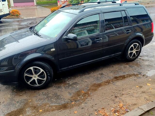 Черный Фольксваген Гольф, объемом двигателя 1.6 л и пробегом 255 тыс. км за 5000 $, фото 1 на Automoto.ua