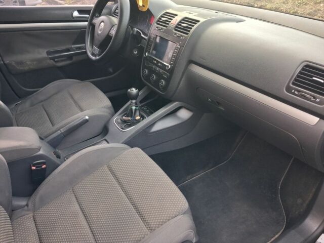 Черный Фольксваген Гольф, объемом двигателя 2 л и пробегом 323 тыс. км за 6000 $, фото 1 на Automoto.ua