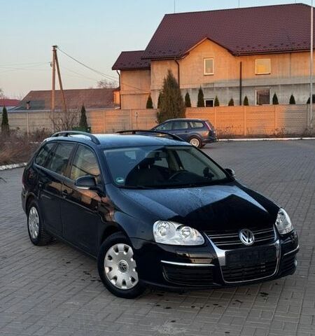 Черный Фольксваген Гольф, объемом двигателя 1.6 л и пробегом 243 тыс. км за 5400 $, фото 1 на Automoto.ua