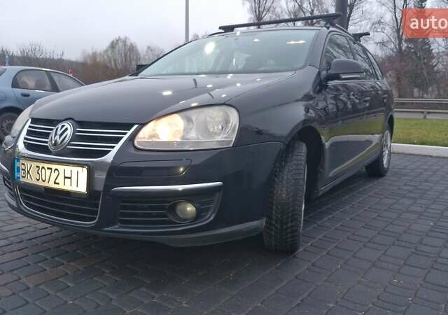 Черный Фольксваген Гольф, объемом двигателя 1.6 л и пробегом 299 тыс. км за 5200 $, фото 1 на Automoto.ua