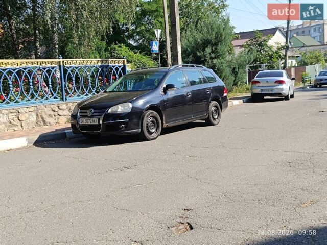 Черный Фольксваген Гольф, объемом двигателя 1.6 л и пробегом 300 тыс. км за 5800 $, фото 1 на Automoto.ua