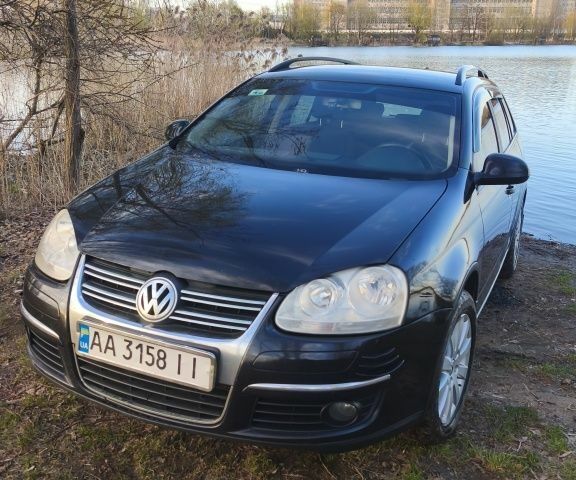 Черный Фольксваген Гольф, объемом двигателя 1.9 л и пробегом 235 тыс. км за 5200 $, фото 1 на Automoto.ua