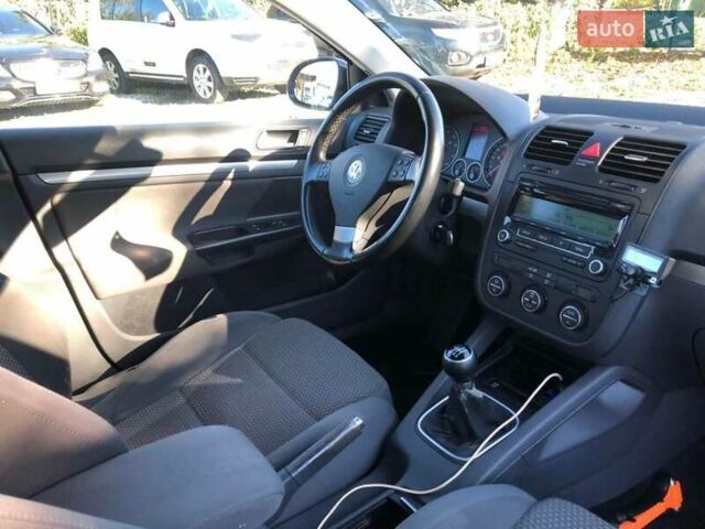 Черный Фольксваген Гольф, объемом двигателя 1.39 л и пробегом 246 тыс. км за 6600 $, фото 1 на Automoto.ua