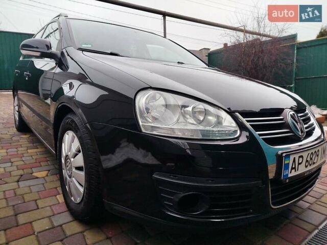 Черный Фольксваген Гольф, объемом двигателя 1.39 л и пробегом 177 тыс. км за 5555 $, фото 1 на Automoto.ua
