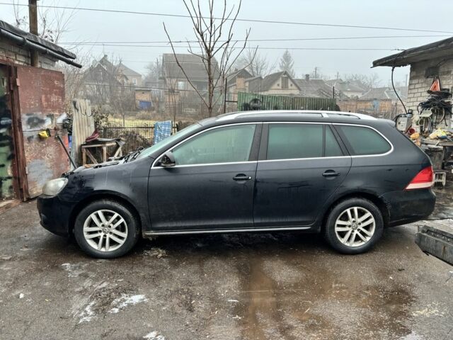 Черный Фольксваген Гольф, объемом двигателя 1.6 л и пробегом 300 тыс. км за 5200 $, фото 1 на Automoto.ua