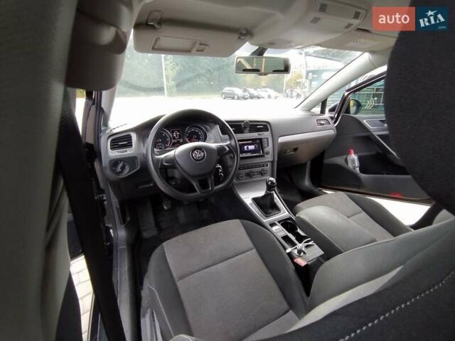 Черный Фольксваген Гольф, объемом двигателя 1.6 л и пробегом 298 тыс. км за 9600 $, фото 1 на Automoto.ua