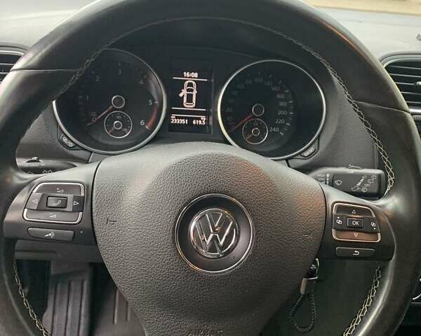 Черный Фольксваген Гольф, объемом двигателя 1.6 л и пробегом 233 тыс. км за 8450 $, фото 1 на Automoto.ua