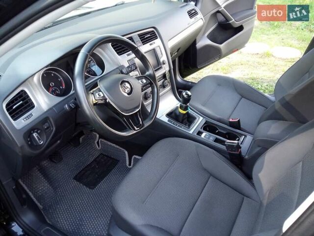 Черный Фольксваген Гольф, объемом двигателя 1.6 л и пробегом 221 тыс. км за 11100 $, фото 1 на Automoto.ua