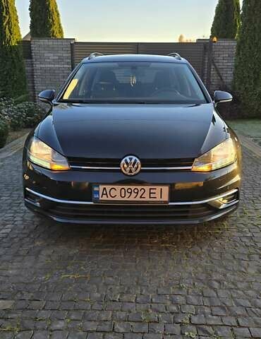 Черный Фольксваген Гольф, объемом двигателя 1.6 л и пробегом 251 тыс. км за 13500 $, фото 1 на Automoto.ua