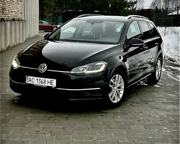 Черный Фольксваген Гольф, объемом двигателя 1.6 л и пробегом 245 тыс. км за 13200 $, фото 1 на Automoto.ua