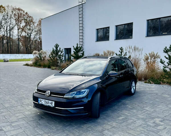 Черный Фольксваген Гольф, объемом двигателя 1.6 л и пробегом 245 тыс. км за 13500 $, фото 1 на Automoto.ua