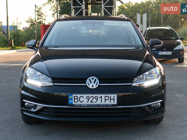 Черный Фольксваген Гольф, объемом двигателя 1.6 л и пробегом 300 тыс. км за 11900 $, фото 1 на Automoto.ua