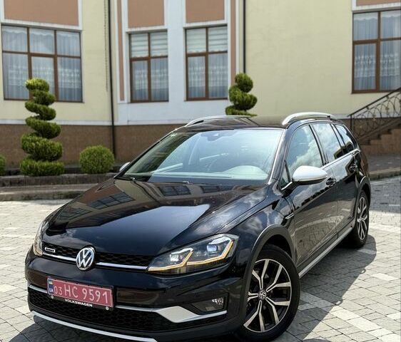 Черный Фольксваген Гольф, объемом двигателя 2 л и пробегом 198 тыс. км за 16950 $, фото 1 на Automoto.ua